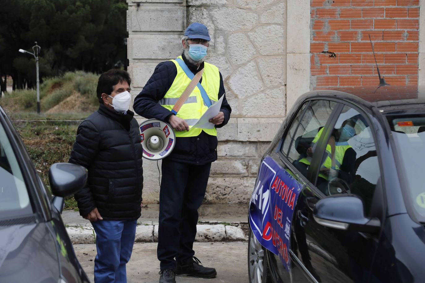 Los coches se echan a la calle para reivindicar la Autovía del Duero. 