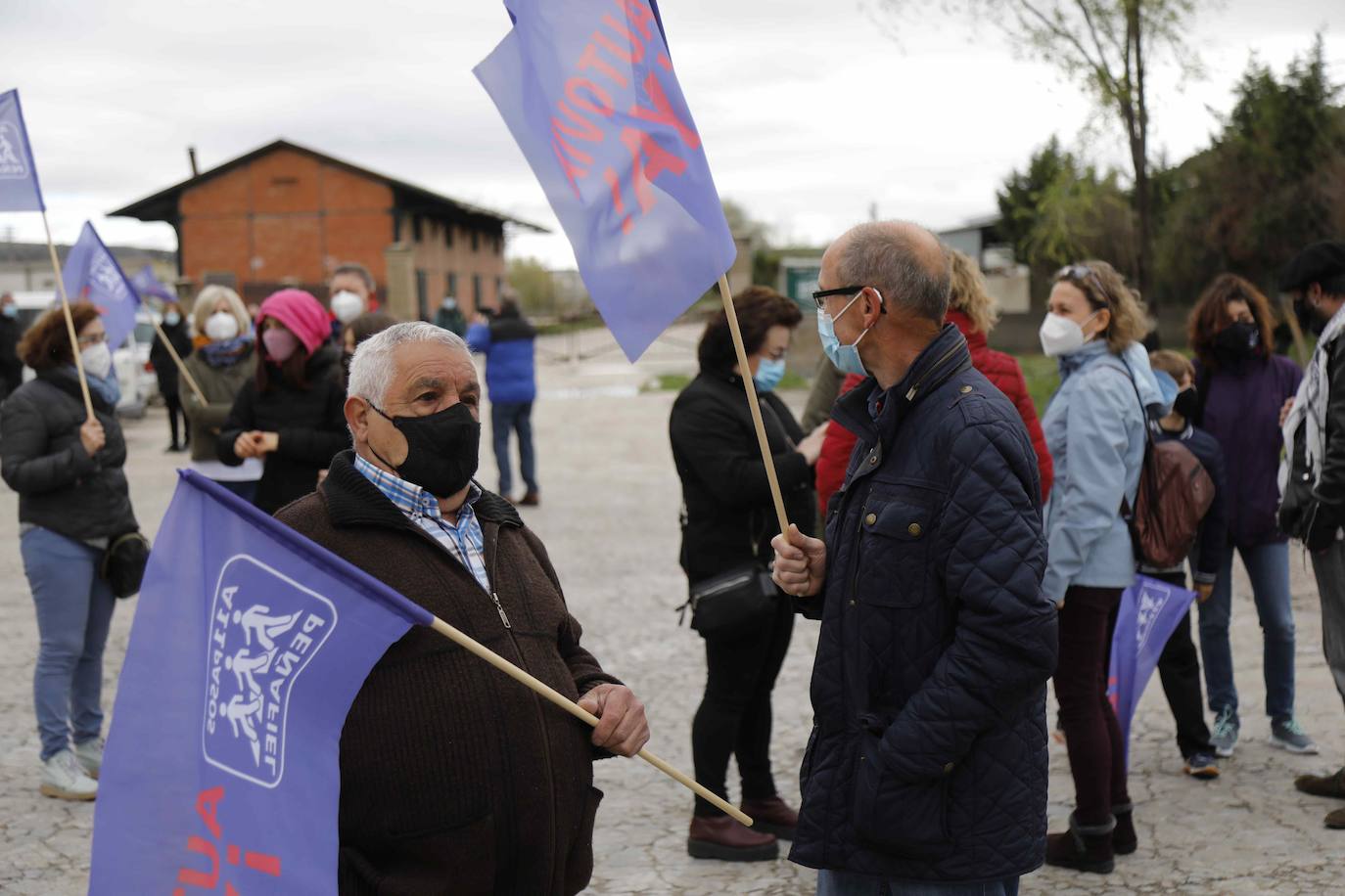 Los coches se echan a la calle para reivindicar la Autovía del Duero. 