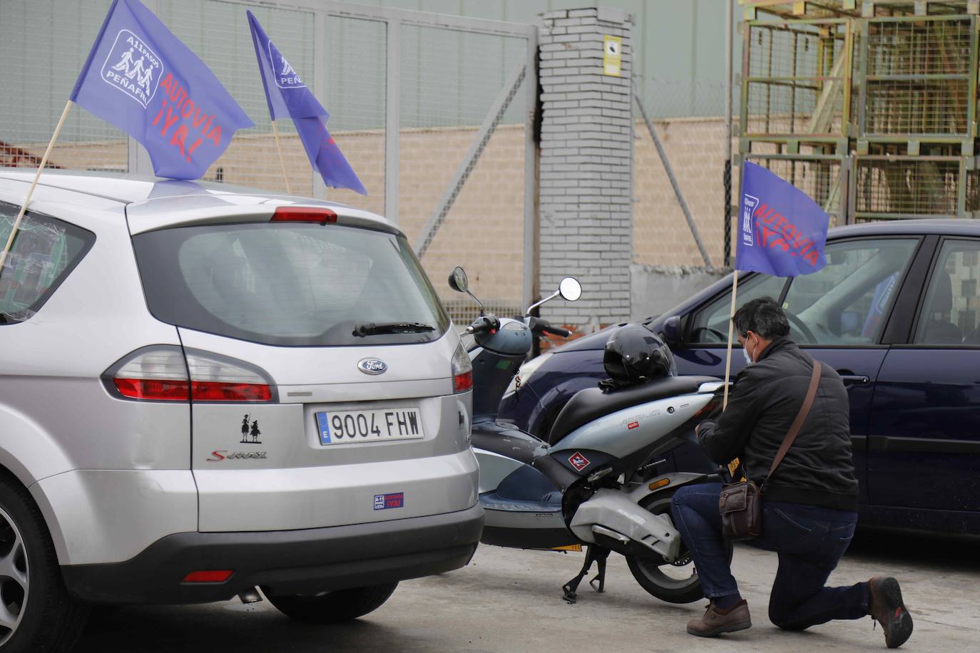 Los coches se echan a la calle para reivindicar la Autovía del Duero. 