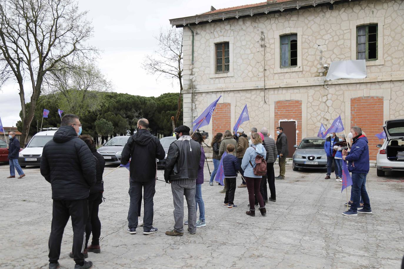 Los coches se echan a la calle para reivindicar la Autovía del Duero. 