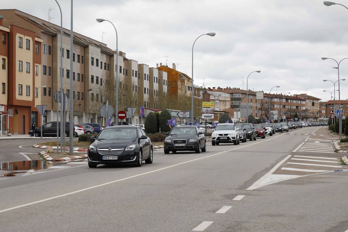 Los coches se echan a la calle para reivindicar la Autovía del Duero. 