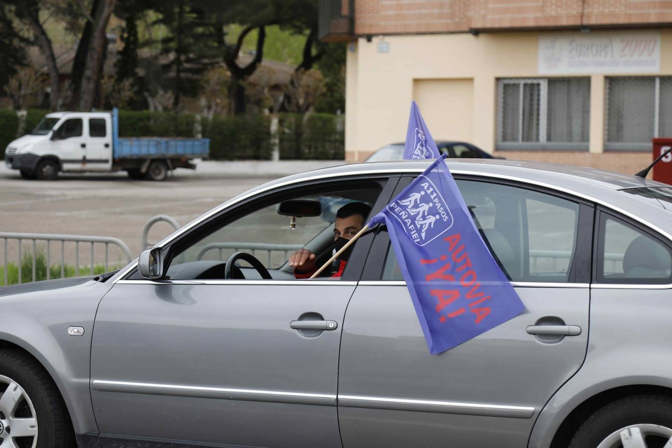 Los coches se echan a la calle para reivindicar la Autovía del Duero. 