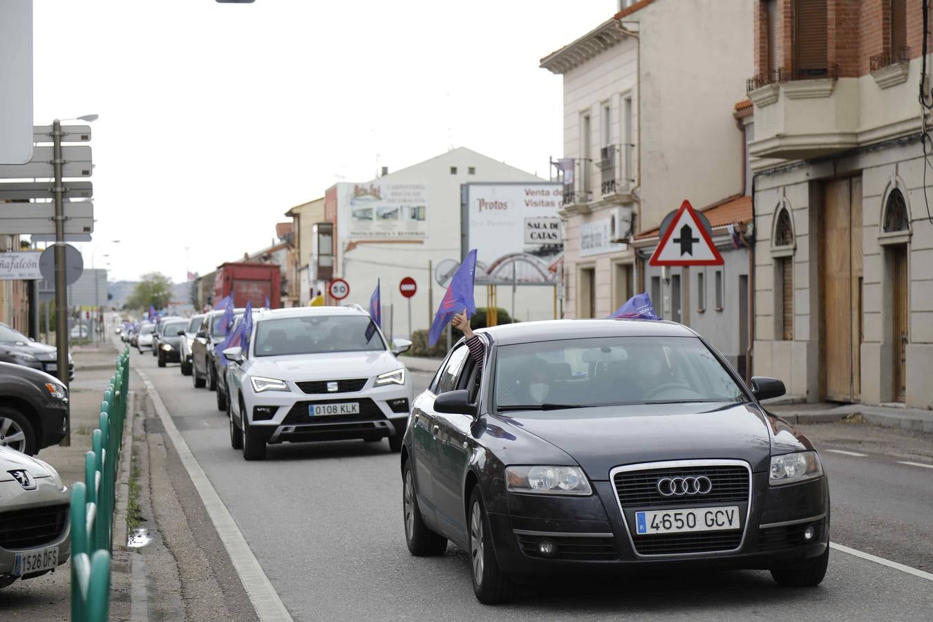 Los coches se echan a la calle para reivindicar la Autovía del Duero. 