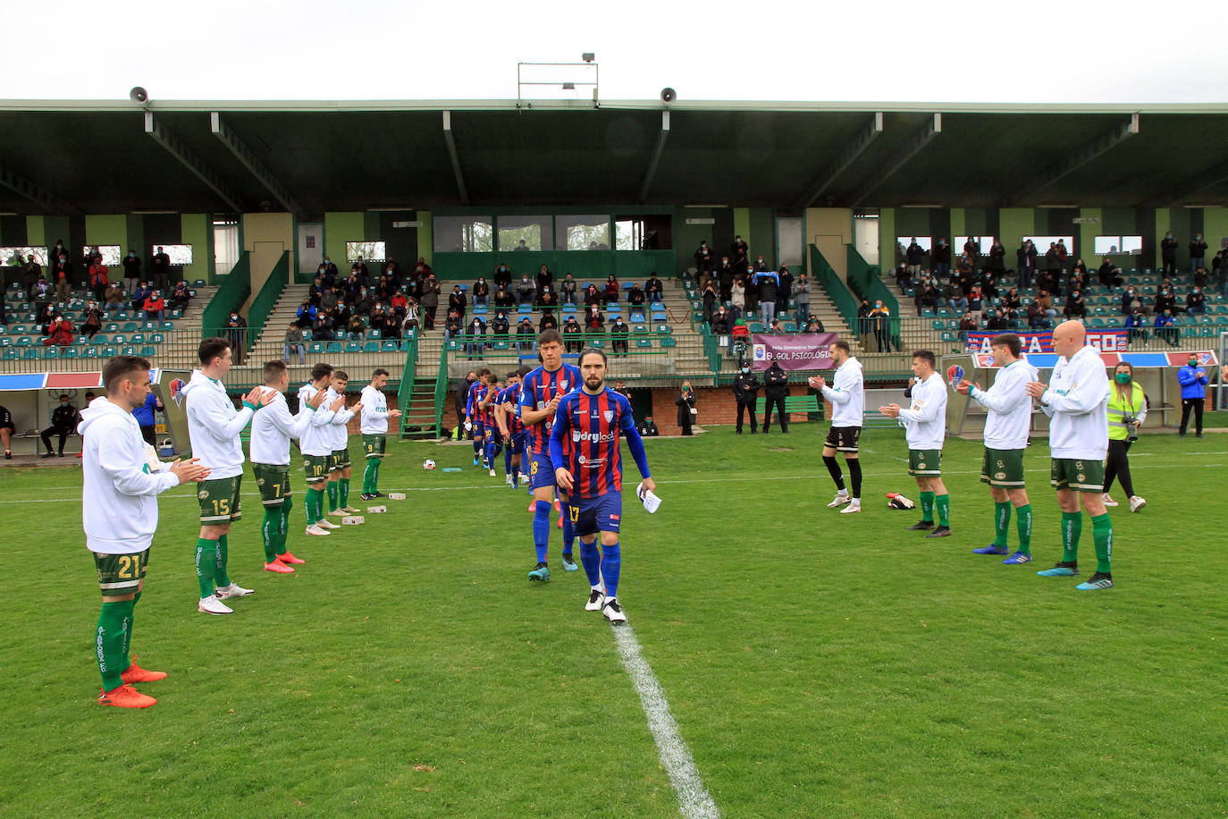 Jugadas del encuentro entre la Segoviana y el Astorga.