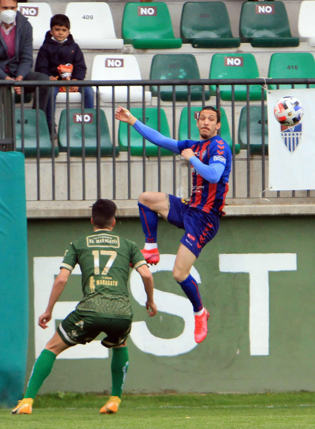 Jugadas del encuentro entre la Segoviana y el Astorga.