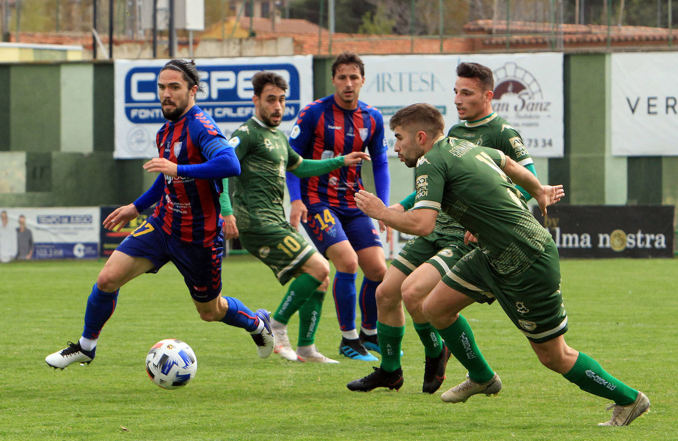 Jugadas del encuentro entre la Segoviana y el Astorga.