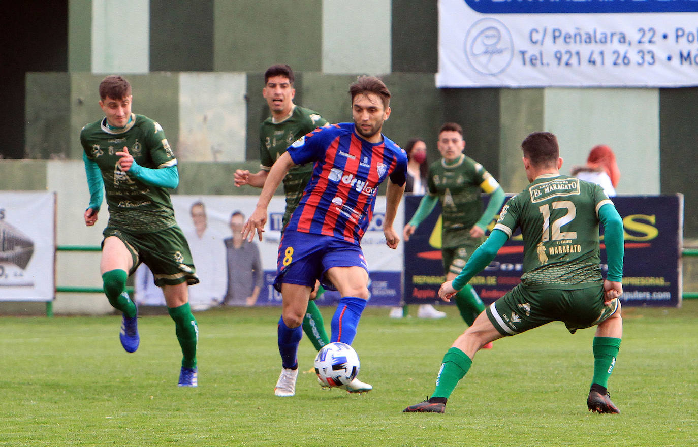 Jugadas del encuentro entre la Segoviana y el Astorga.