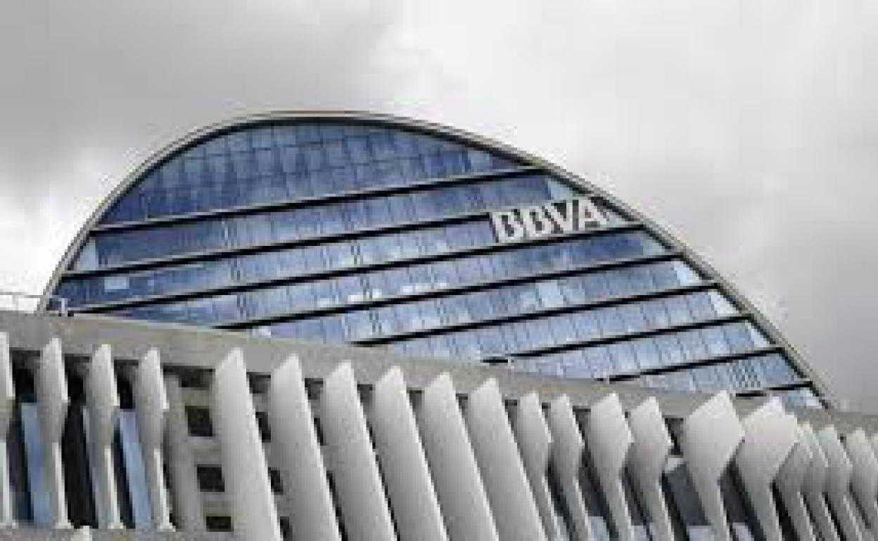 BBVA inicia los trámites para aplicar un ERE en España