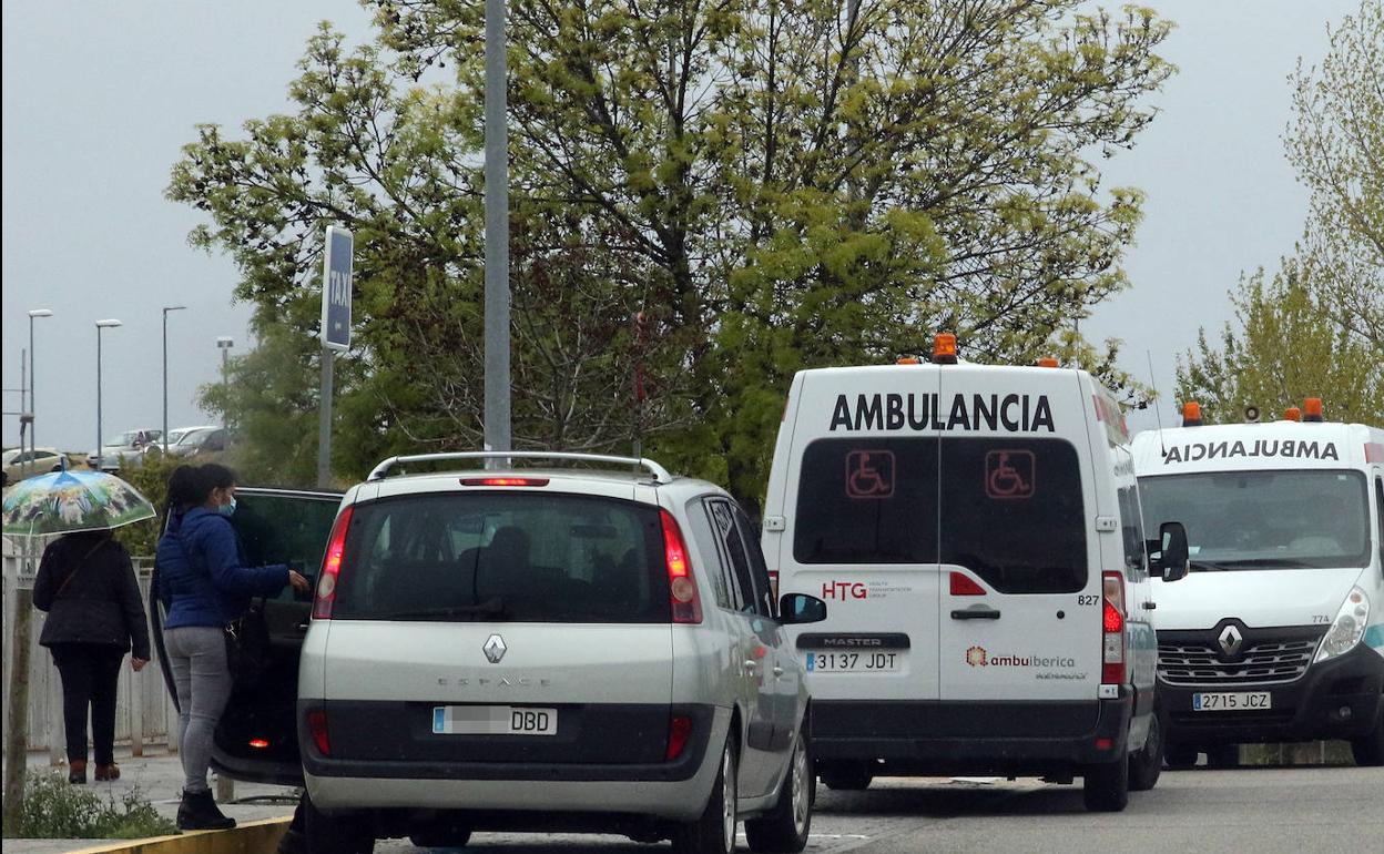Inmediaciones del acceso al Hospital General de Segovia, este martes. 