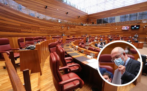 Igea carga contra el PSOE tras abandonar el pleno por la expulsión de Ana Sánchez: «Así se ganan el pan»