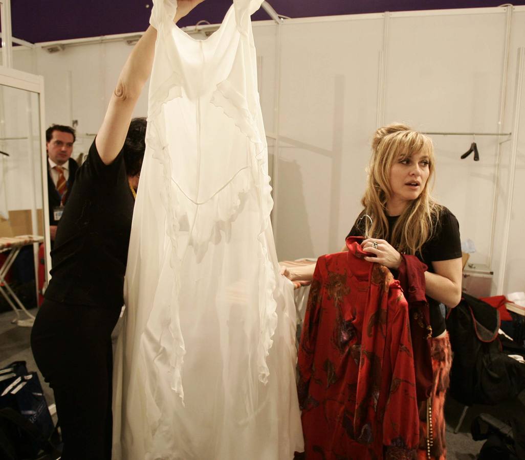 2006. La diseñadora leonesa que debuta en la pasarela Cibeles, prepara la presentación de su colección para la temporada Otoño-Invierno 2006-07.