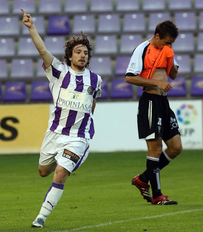 10.06.07 Sisi festeja el cuarto gol marcado por él en la prolongación del partido entre el Real Valladolid y el Albacete.