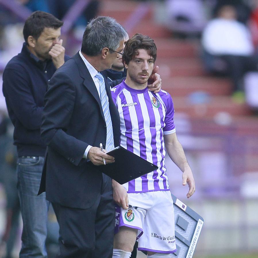 14.04.12 Preparado para saltar al campo en el partido ante el Huesca.