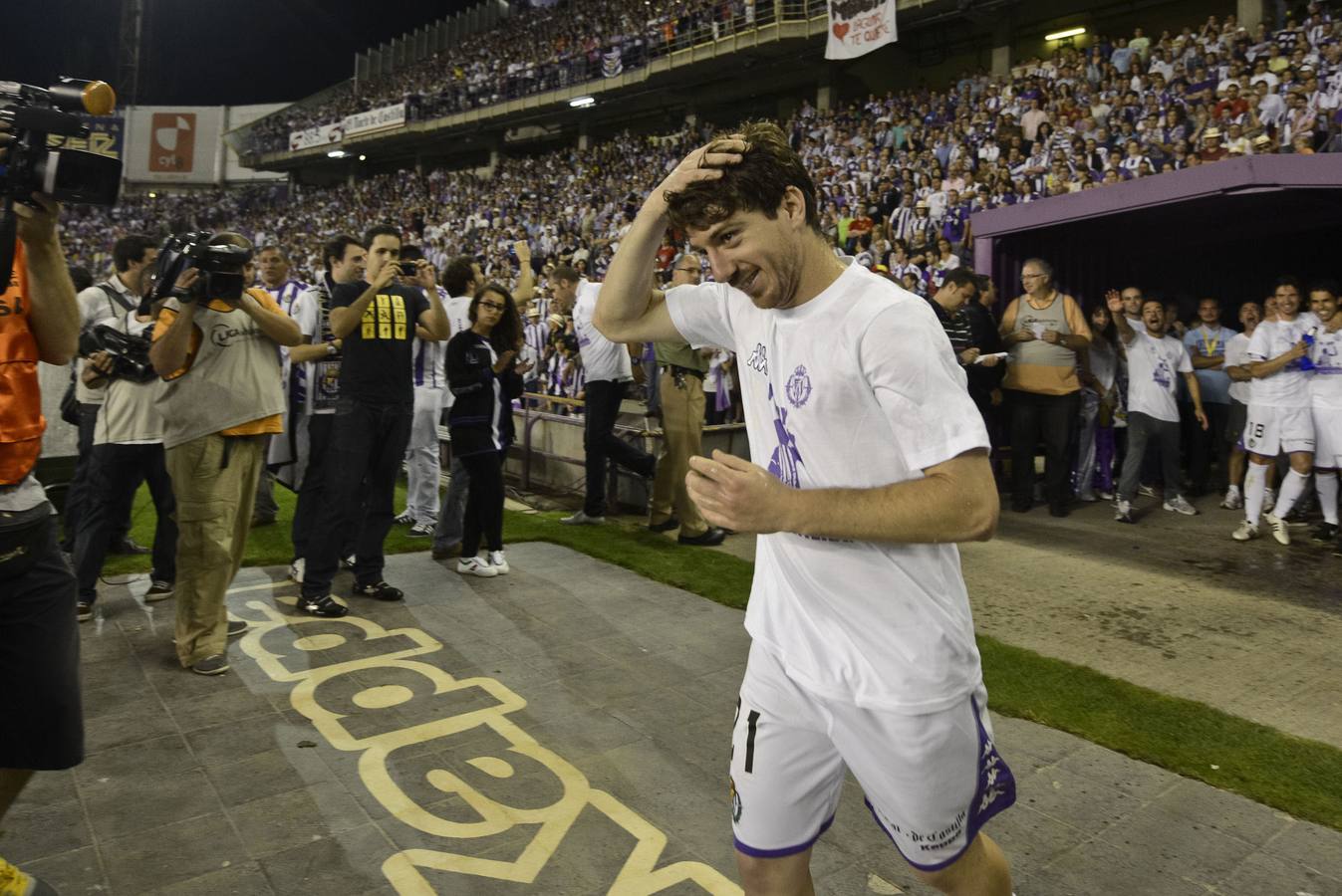 16.06.12 Sisi celebra el ascenso a la Primera Division de fútbol tras ganar los play off al Alcorcón.