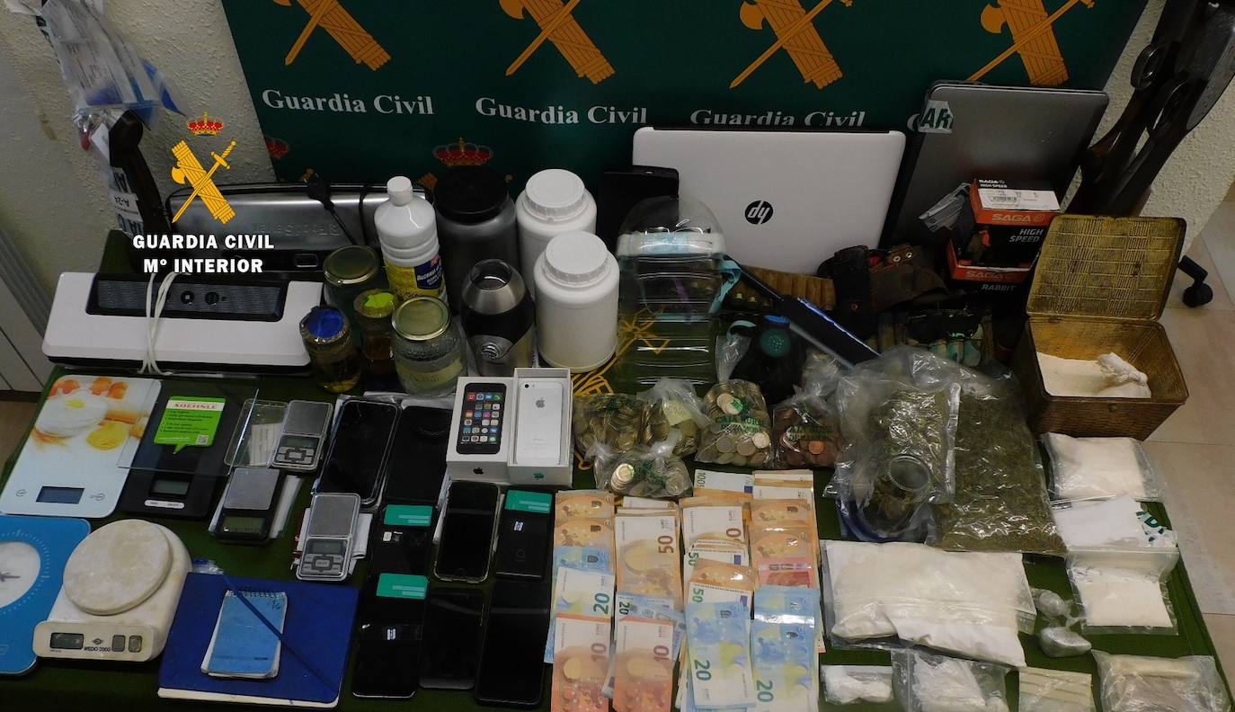 Efectos incautados a los seis detenidos en la Operación Docon.