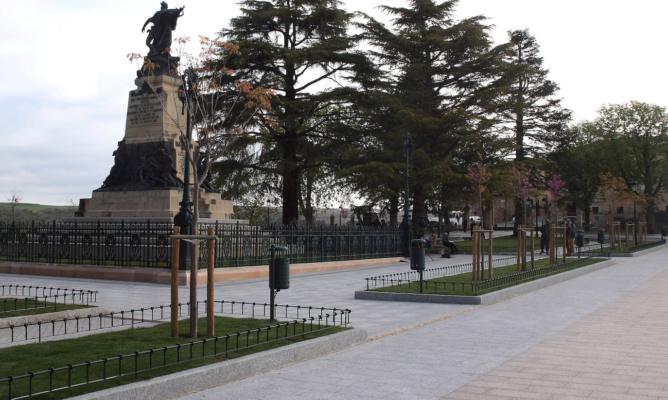 Plaza Reina Victoria Eugenia del Alcázar 