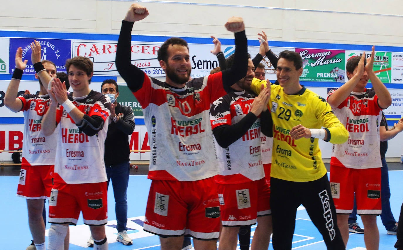 Partido de la Liga Asobal entre el Balonmano Nava y Puente Genil 