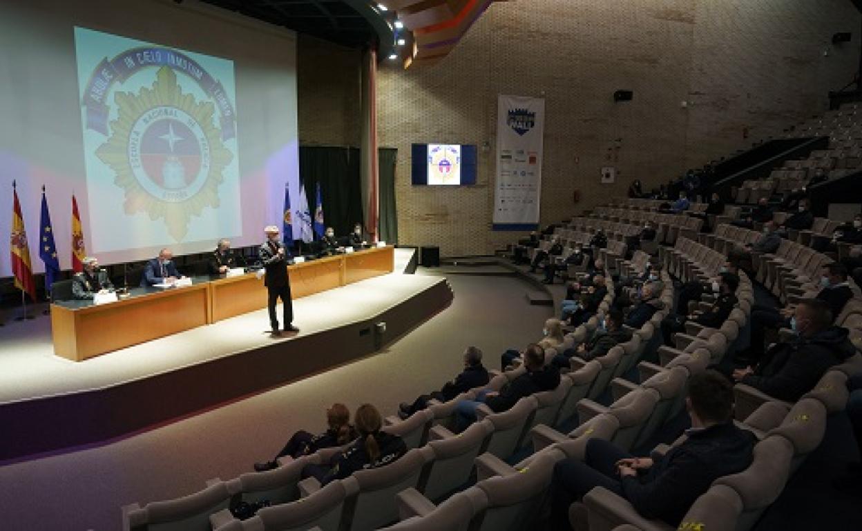 Curso de formación en el interior de la Escuela Nacional de Policía. /