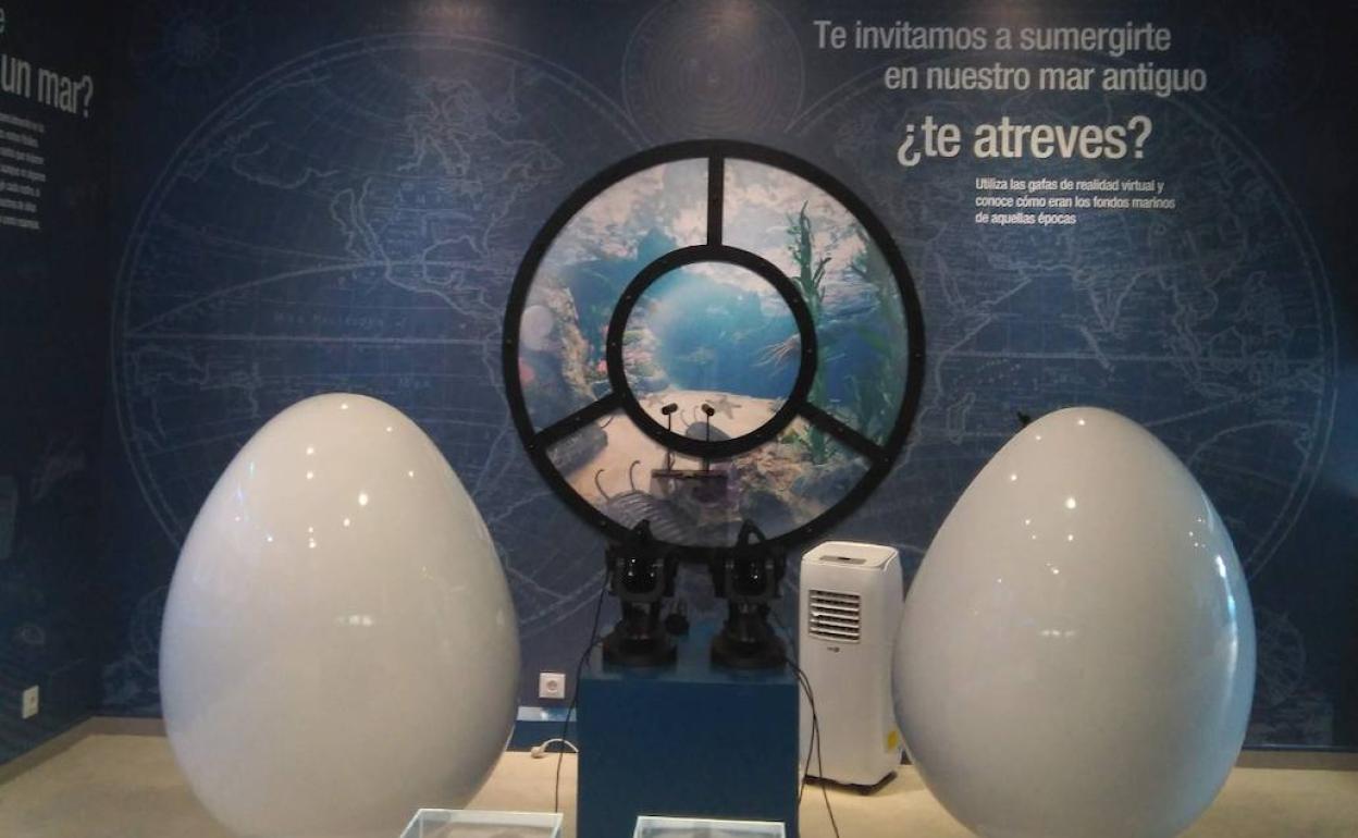 Las gafas 3D permiten sumergirse en un mar antiguo en el Centro de Interpretación de los Fósiles.
