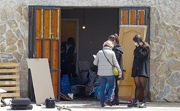 Registro del garaje donde se encontraba la plantación de marihuana.