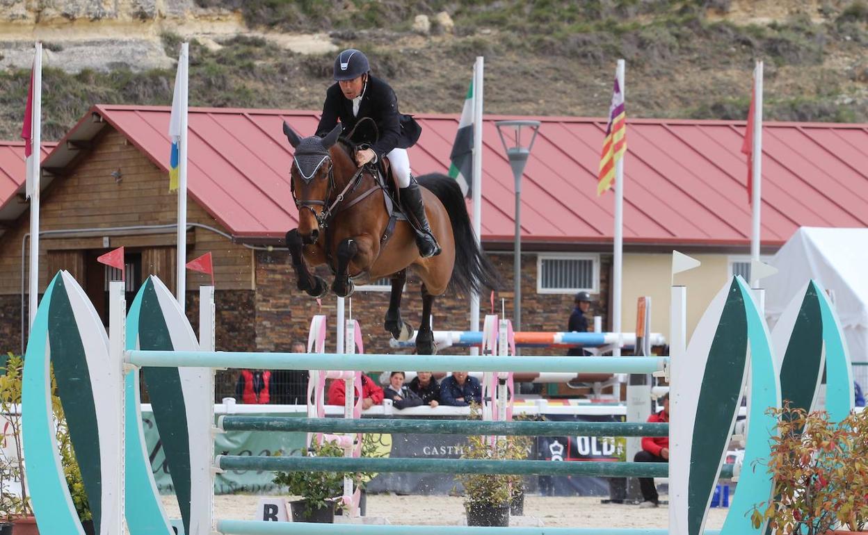 Ciento siete jinetes y amazonas compiten este fin de semana en el CECYL en una doble cita con la disciplina de salto