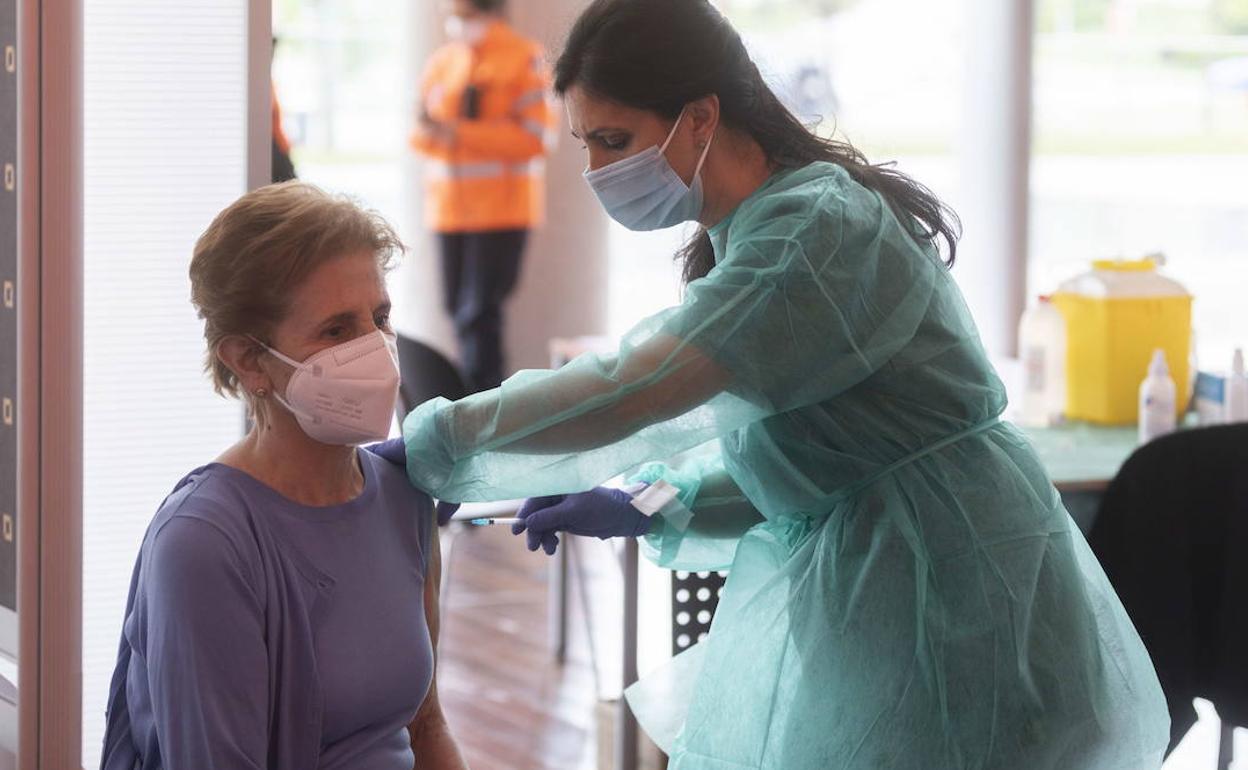 Vacunación en el Miguel Delibes de Valladolid.