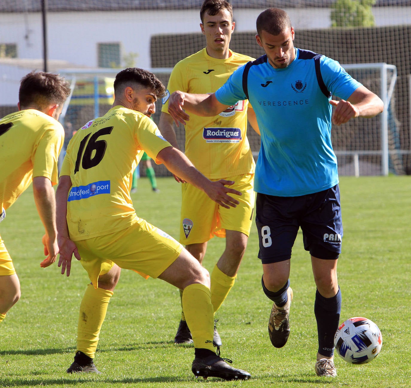 Jugadas del encuentro disputado entre La Granja y La Bañeza.