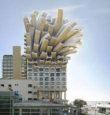 Edificio gusaneado, diseñado por Victor Enrich