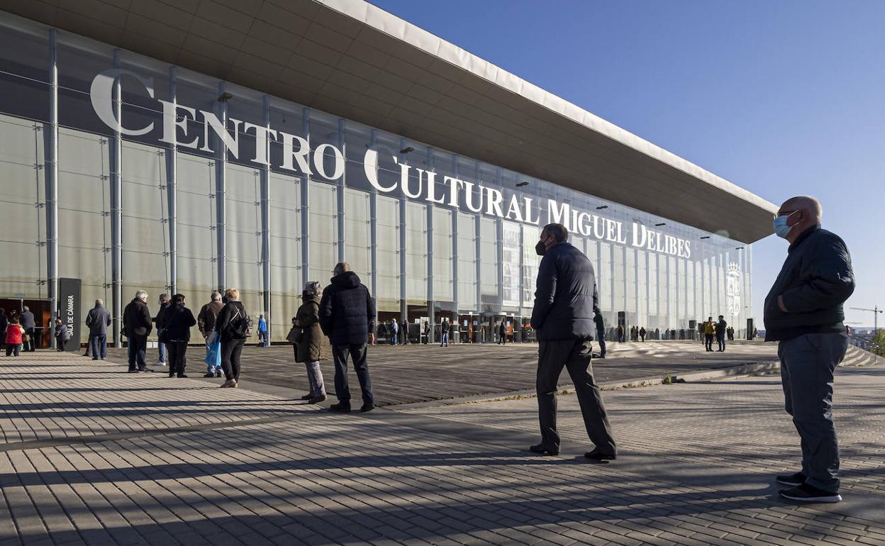 Vacunación masiva en el Centro Cultural Miguel Delibes. 