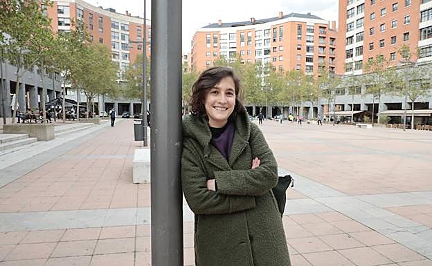 María Huerga, autora de la tesis doctoral, en la plaza de Marcos Fernández, Parquesol. 