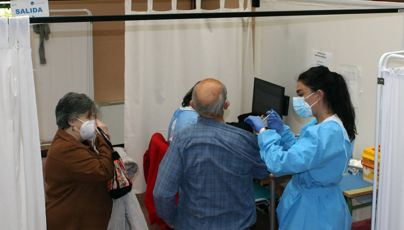 Vacunación en el pabellón Pedro Delgado con Janssen.