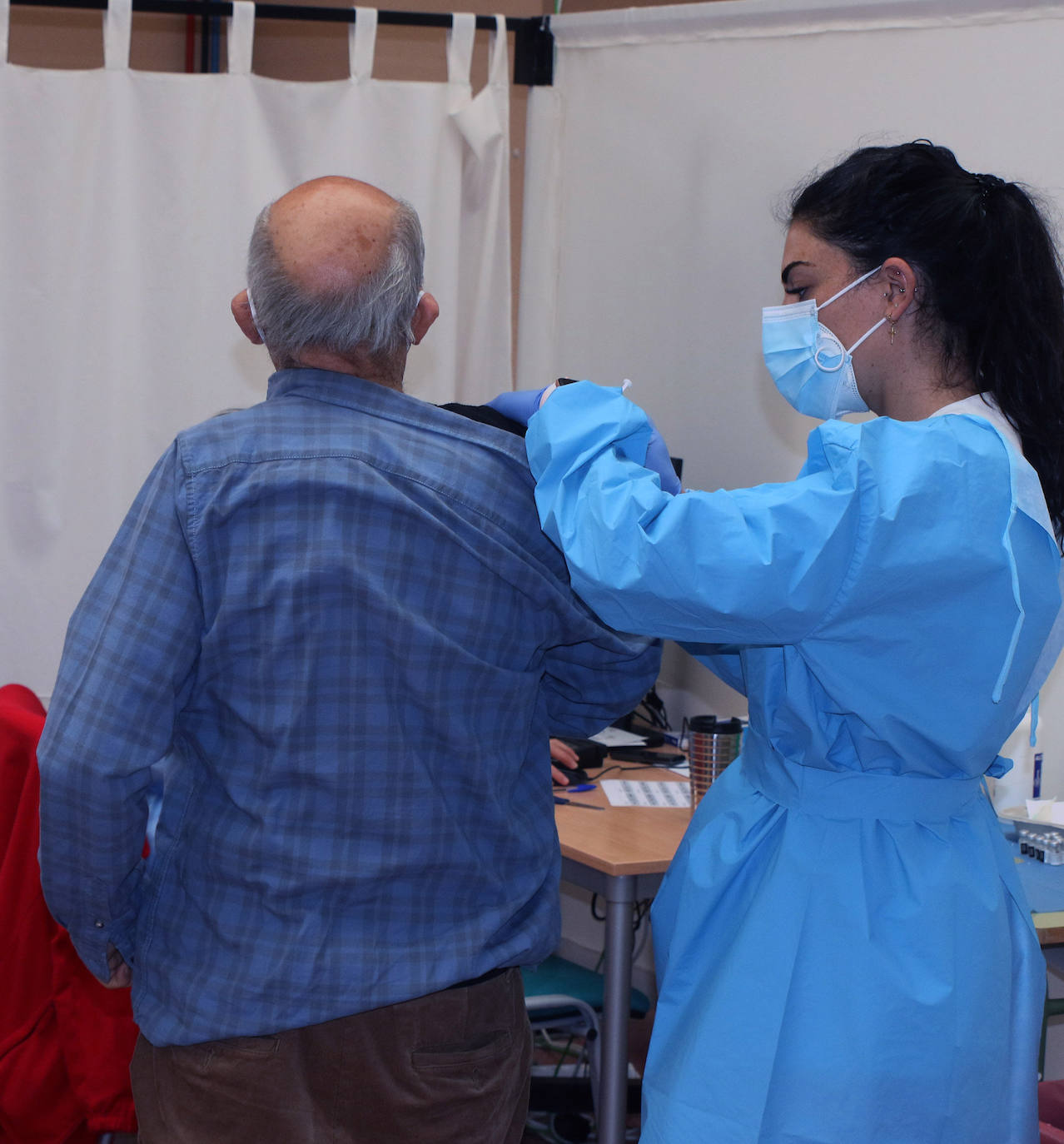 Vacunación en el pabellón Pedro Delgado con Janssen.