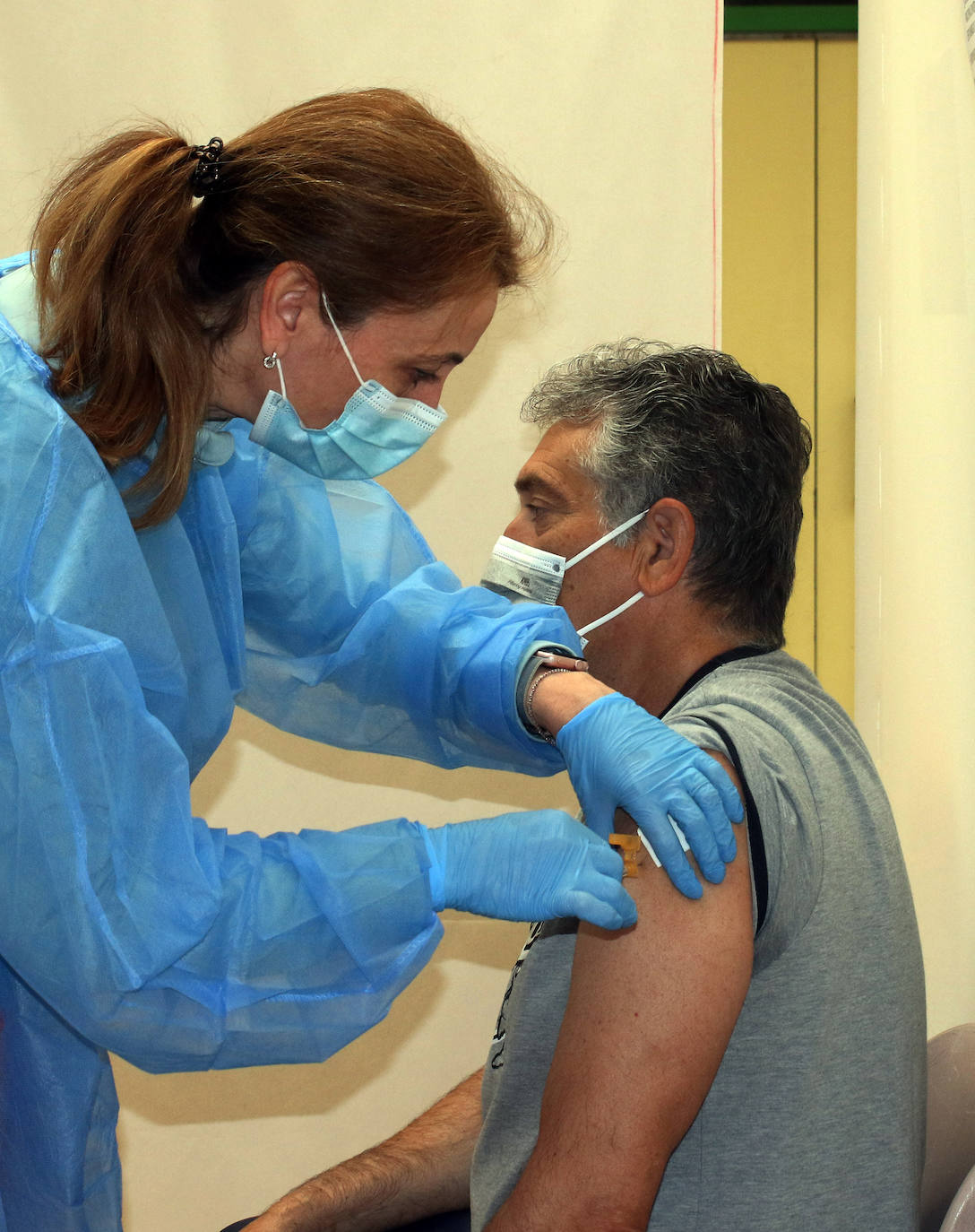 Vacunación en el pabellón Pedro Delgado con Janssen.