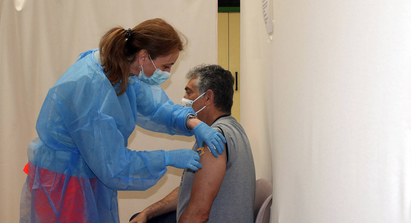 Vacunación en el pabellón Pedro Delgado con Janssen.