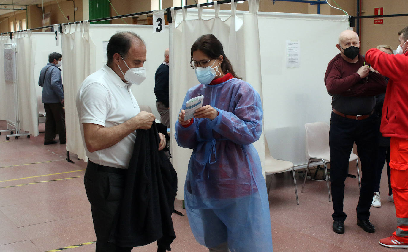 Vacunación en el pabellón Pedro Delgado con Janssen.