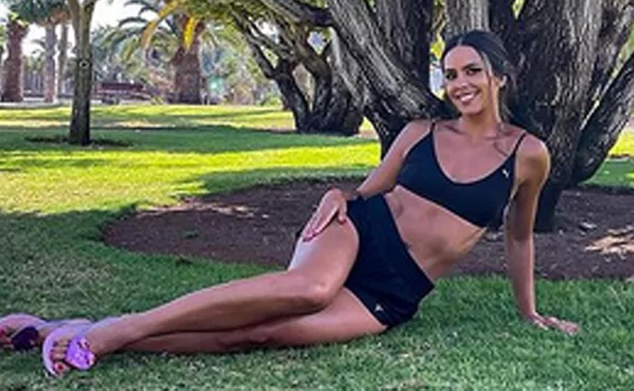 Cristina Pedroche contesta a los ataques a su cuerpo tras publicar una foto mostrando sus abdominales. 