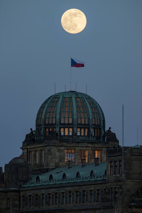 Fotos: La superluna rosa deslumbra al mundo