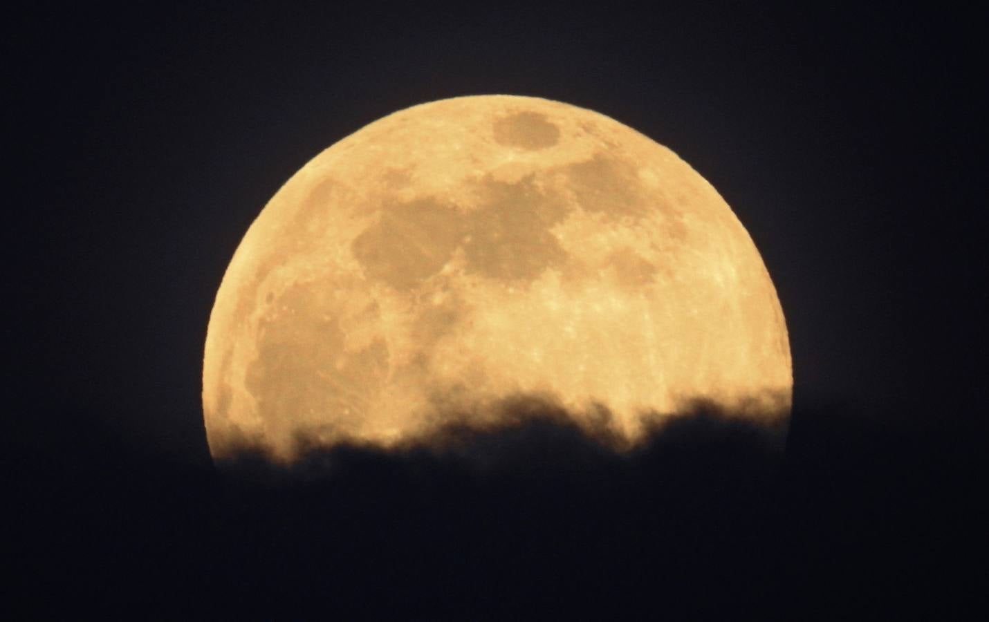 Fotos: La superluna rosa deslumbra al mundo