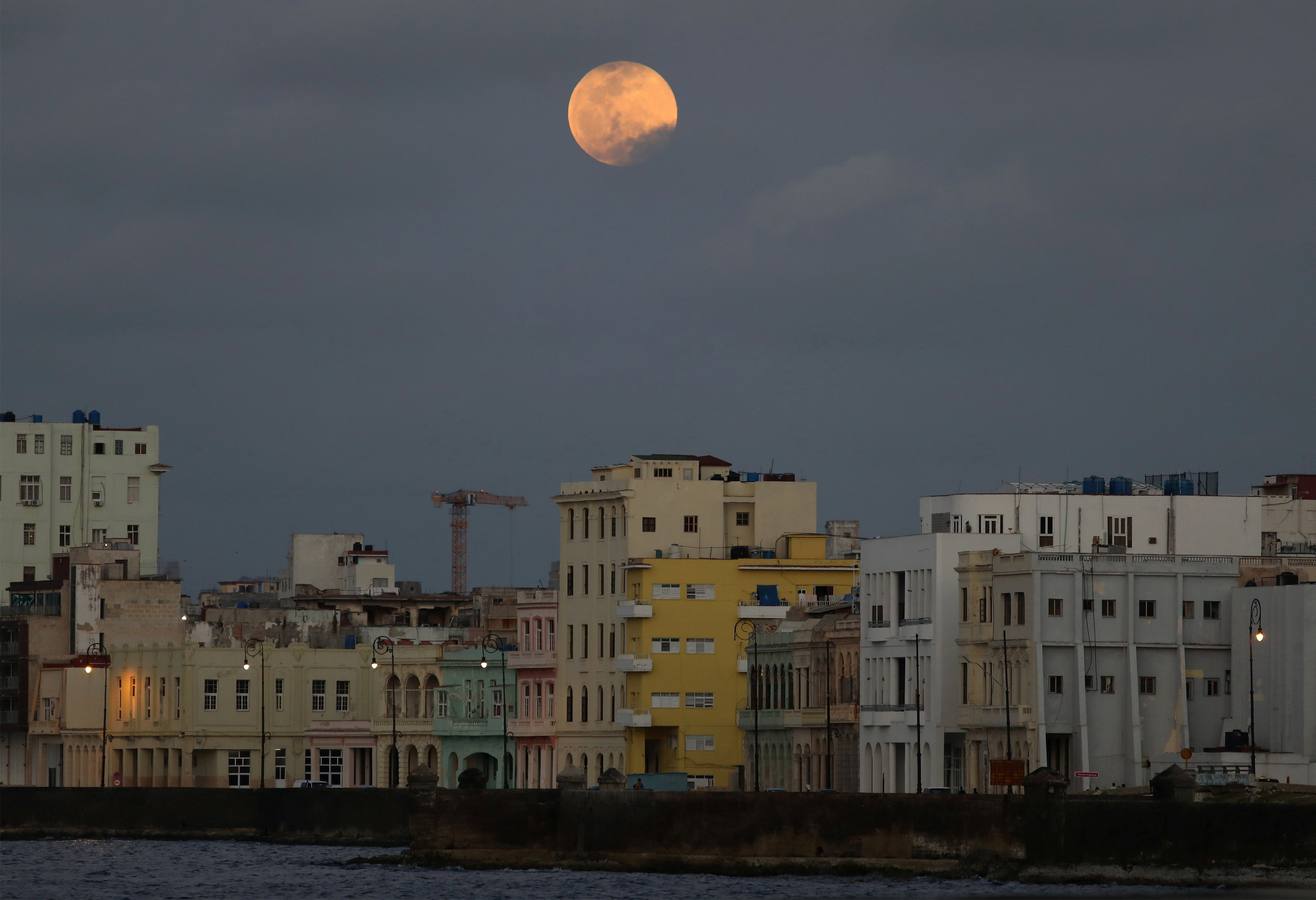 Fotos: La superluna rosa deslumbra al mundo