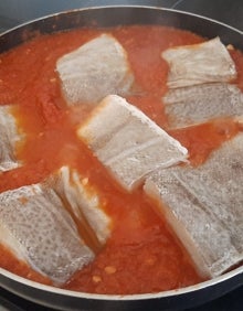 Imagen secundaria 2 - Recetario Degusta: Apetitoso bacalao con salsa de tomate y pimientos del piquillo