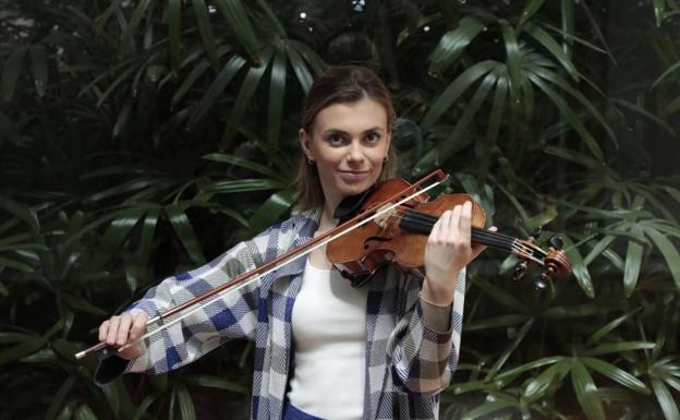 Roxana Wisniewska Zabek, con su violín de 1767, construido por el luthier José Contreras. 