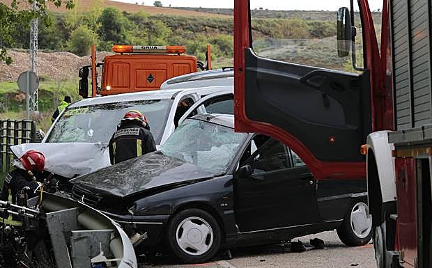 Dos jóvenes de Valladolid fallecen en un accidente de tráfico en Almazán
