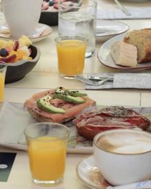 Imagen secundaria 2 - El completo desayuno, almuerzo o 'brunch' en la terraza de El Lunático. 