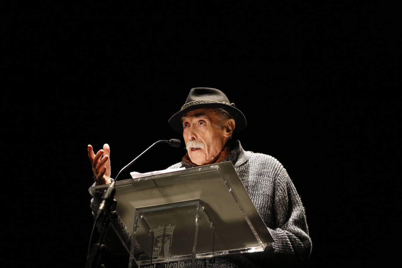 Hilario Tundidor, en la primera jornada del XVIII Encuentro de Poetas Iberoamericanos en Salamanca.