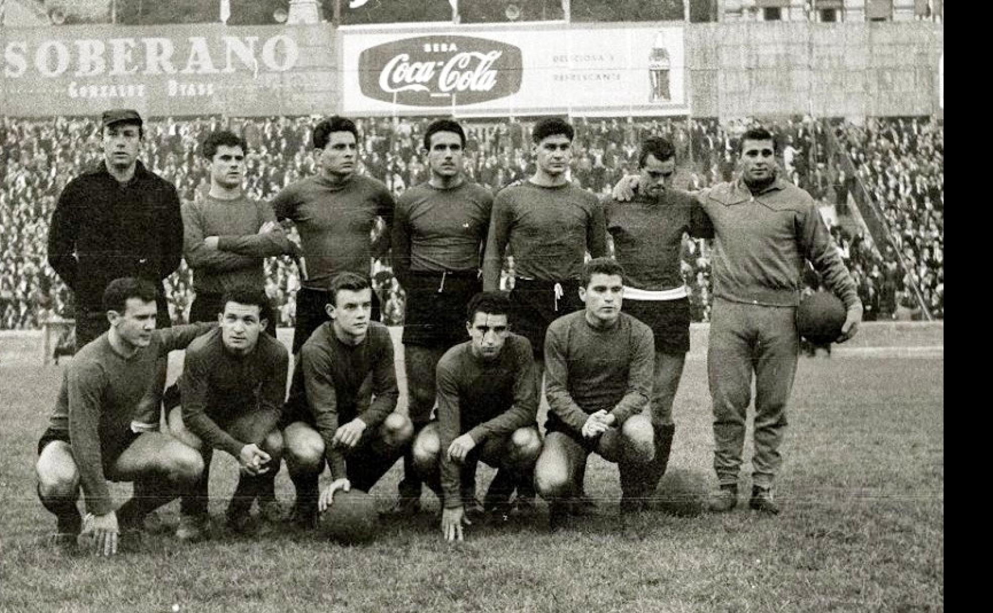 Un equipo del Real Valladolid en la temporada 1960-61. De pie: Estrems, Ramírez, Solé, Lesmes II, García Verdugo, Endériz y Zumalabe. Agachados: Mirlo, Macario, Zaldúa, Morollón y Joselín.