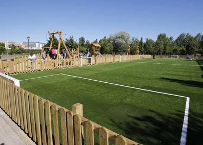 Imagen secundaria 1 - Varias de las mejoras en parques infantiles en toda la ciudad 