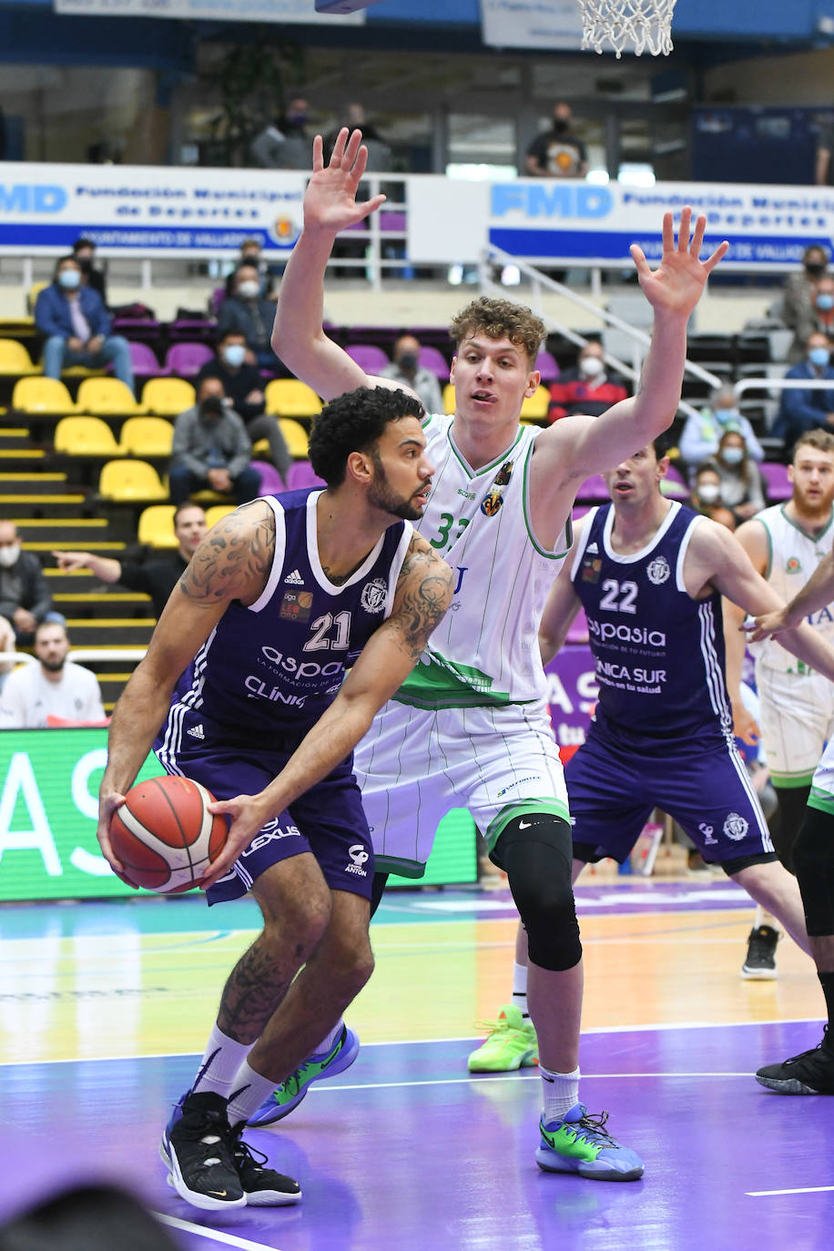 Fotos: Real Valladolid de Baloncesto 83 - 88 Tau Castelló