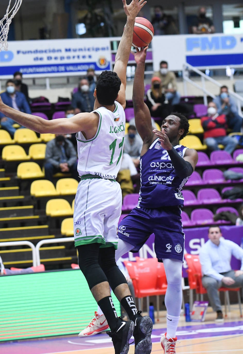 Fotos: Real Valladolid de Baloncesto 83 - 88 Tau Castelló