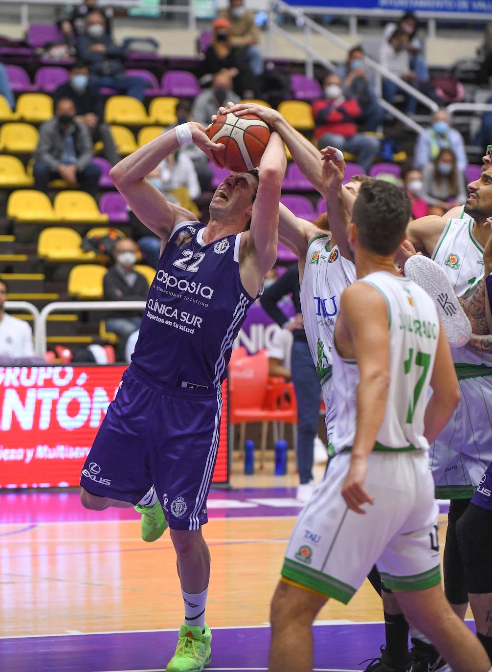 Fotos: Real Valladolid de Baloncesto 83 - 88 Tau Castelló