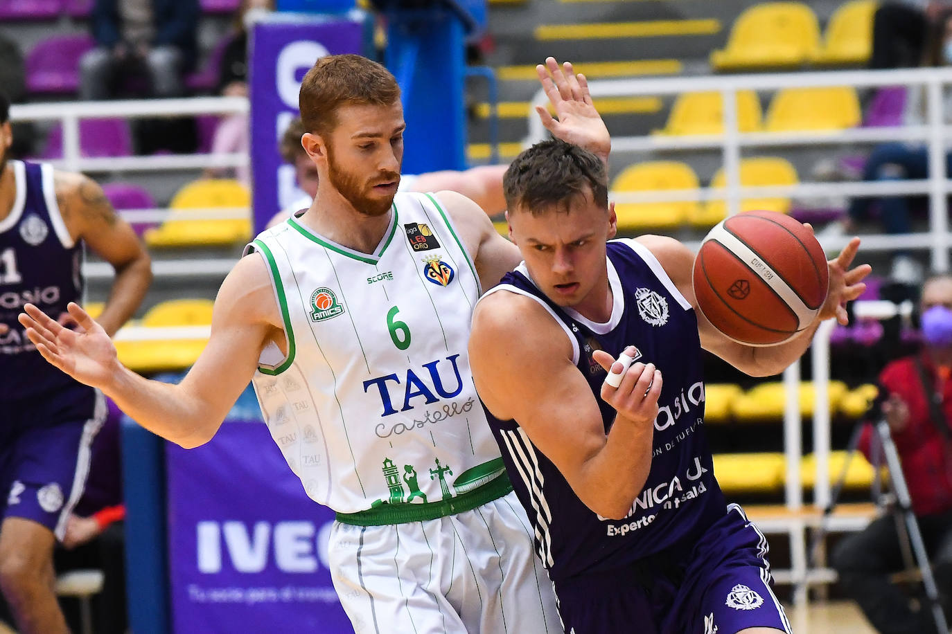 Fotos: Real Valladolid de Baloncesto 83 - 88 Tau Castelló